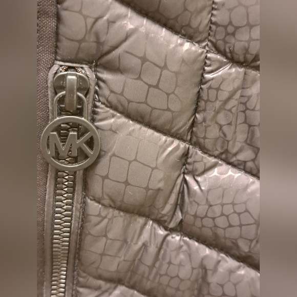 MICHAEL KORS Black Quilted Puffer Vest W/Faux Fur Trim, Removable Hoodie, Sz L - Picture 7 of 16